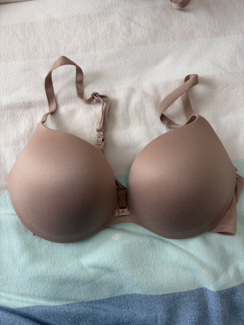 Victoria's Secret Plunge Smooth Molded Bra in Taupe/Nude